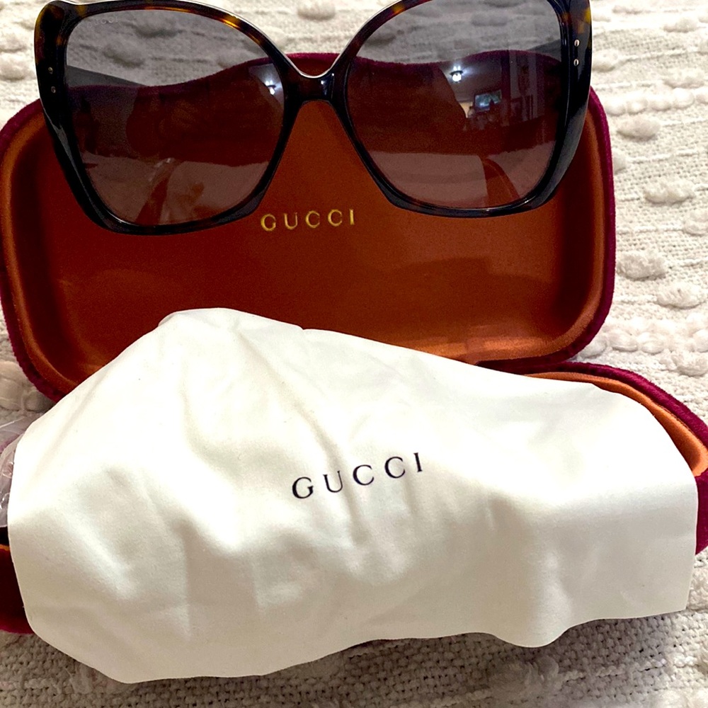 Gucci oversized sunglasses